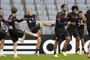 Bajern sjutra dočekuje Mančester siti, Čelzi na Šalke