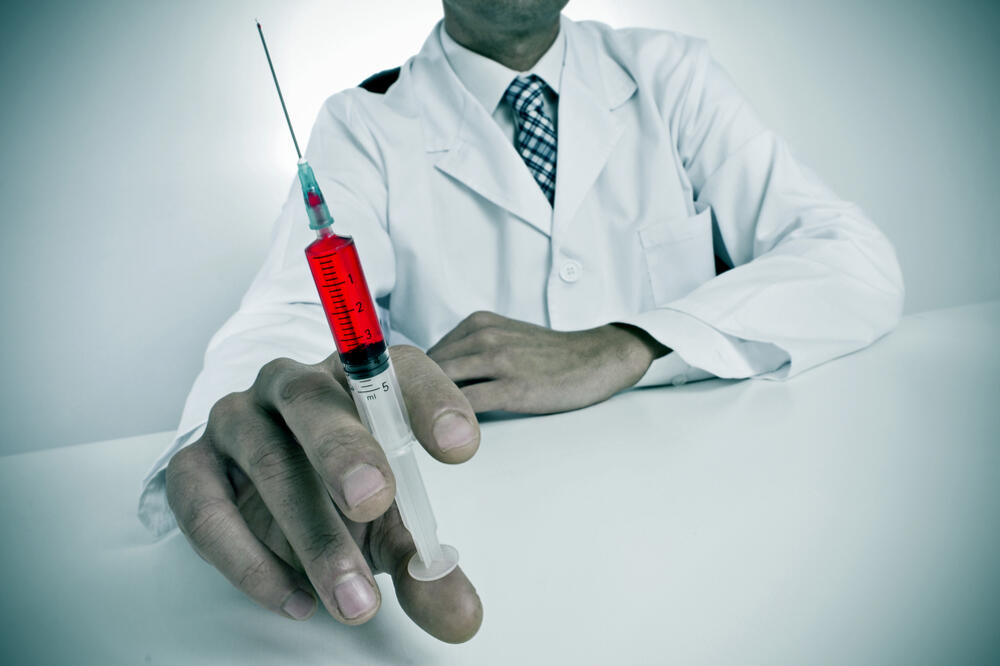 Doktor, eutanazija, Foto: Shutterstock