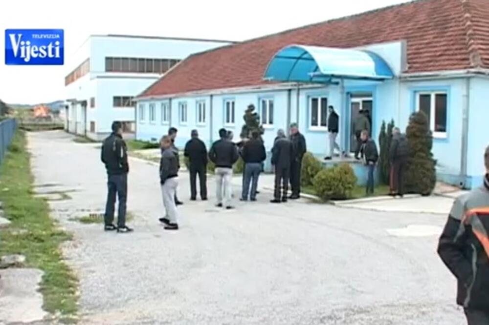 Radnici Metalca u krugu fabrike, Foto: Screenshot (TV Vijesti)