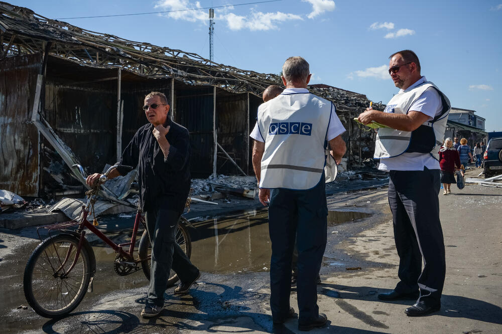 Zvaničnici OEBS-a u Donjecku, Foto: Beta/AP