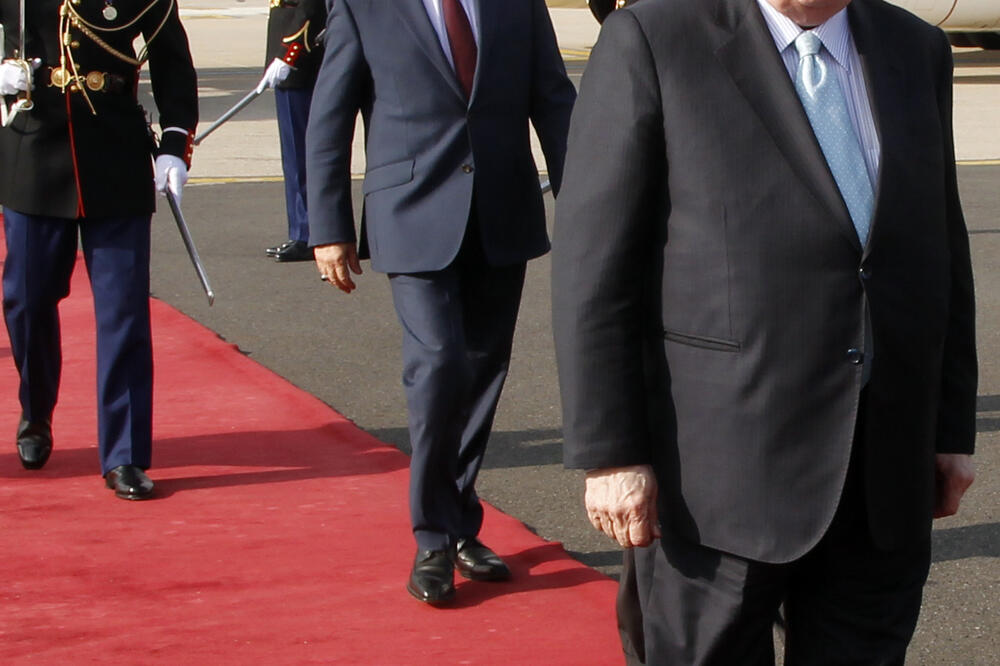 Irački predsjednik i šef diplomatije po dolasku u Pariz, Foto: Beta/AP