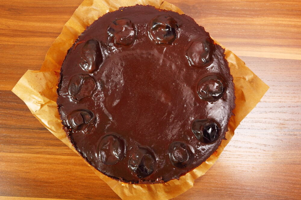 čokoladni kolač sa šljivama, Foto: Shutterstock.com
