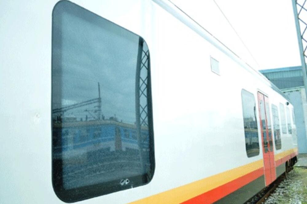 novi voz kamenovanje, Foto: Zcg-prevoz.me