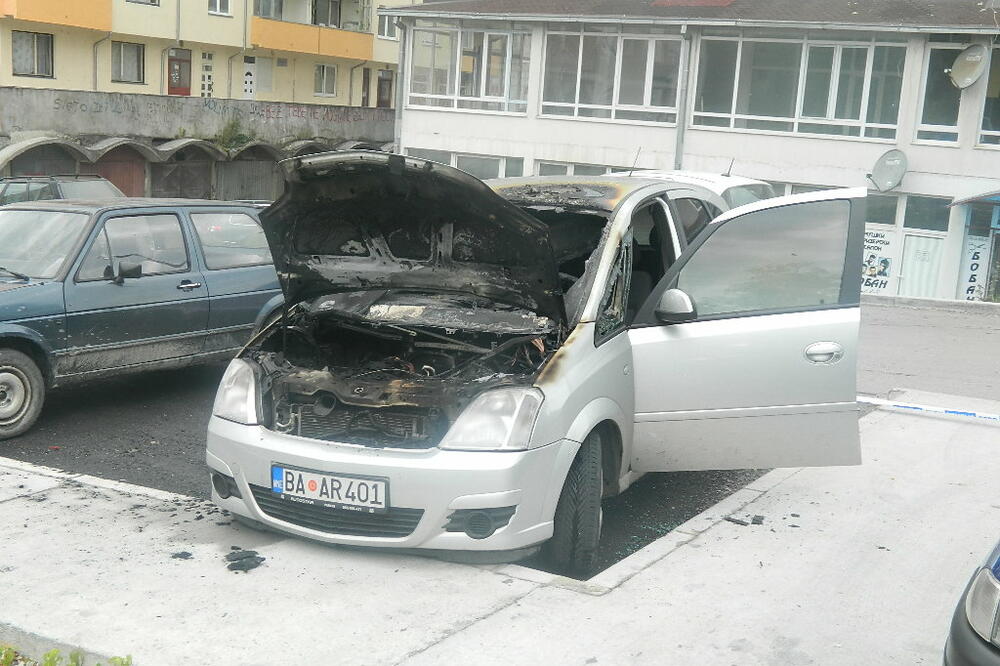 Zapaljen automobil, Foto: Tufik Softić