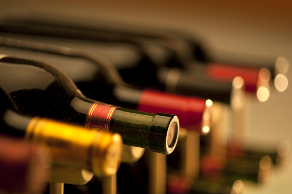 Flaša vina, vino, Foto: Shutterstock