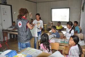 Podijeljen školski pribor isturenom odjeljenju OŠ "Božidar Vuković...