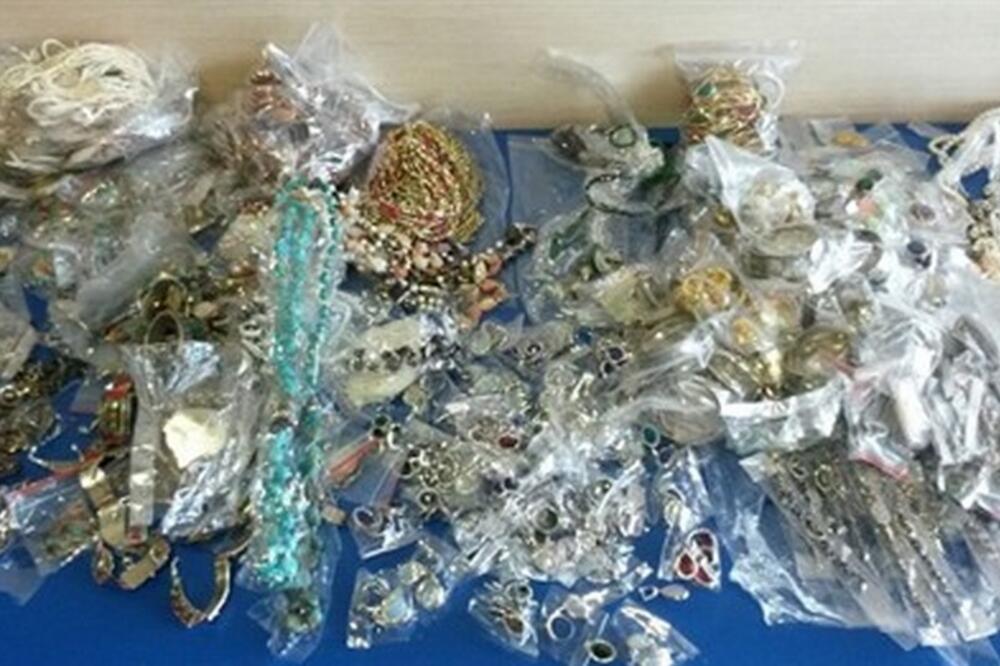 Uprava carina, zasplijenjeni nakit aerodrom, Foto: Uprava carina