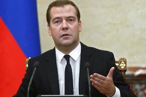 Medvedev: U slučaju sankcija zabranićemo letove nad Rusijom