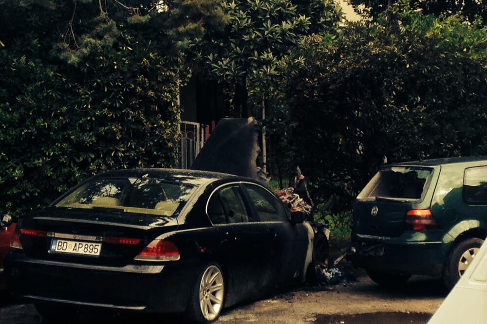 Budva zapaljeno auto, Foto: Vuk Lajović
