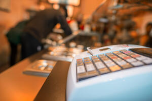 Nikšićanin osumnjičen da je ukrao 200 eura iz prodavnice