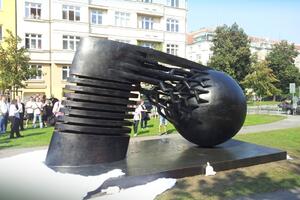 U Pragu otkriven najveći spomenik Nikoli Tesli na svijetu