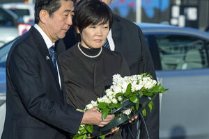 Supruga premijera Japana: Šinzo mi pomaže u kućnim poslovima