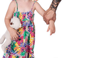 Upozorenje: Pedofil u Tivtu vrijeba djevojčice?