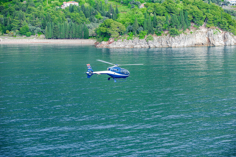 Eurocopter EC 120 colibri Airways Montenegra sa njemackim registracijskim oznakama kod Svetog Stefana, Foto: Discover Montenegro