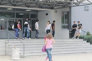 Većina prosvjetnih radnika se odazvala pozivu na jednosatni prekid...