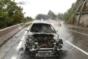 Na putu Podgorica - Kolašin izgorjelo vozilo