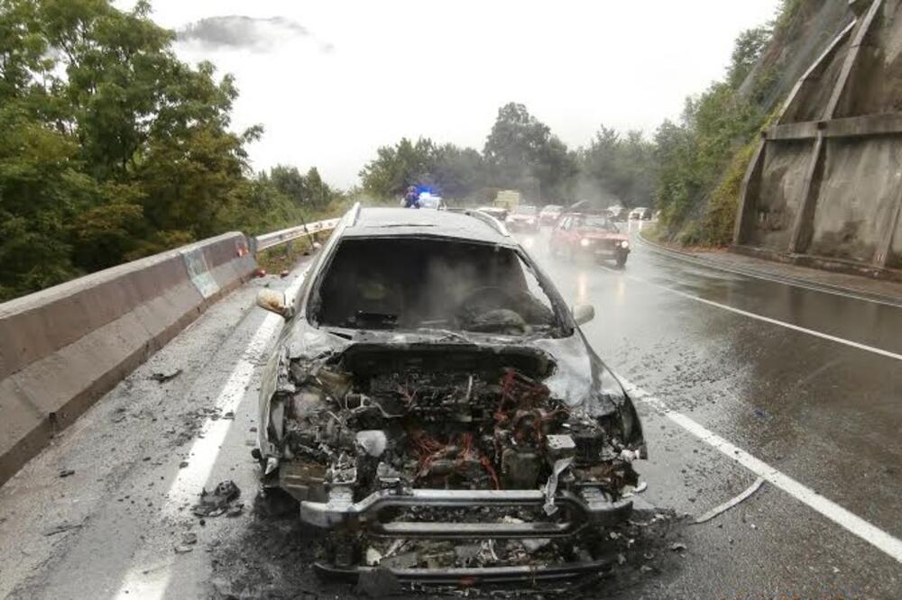 zapaljeno vozilo Crkvine, Foto: Služba zaštite i spašavanja