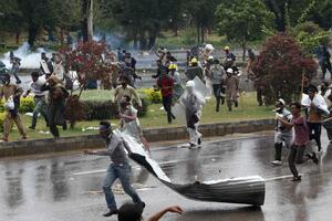 Demonstranti u Pakistanu zauzeli zgradu televizije, pretukli...
