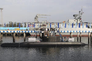 Iran predstavio prvu domaću podmornicu s raketama
