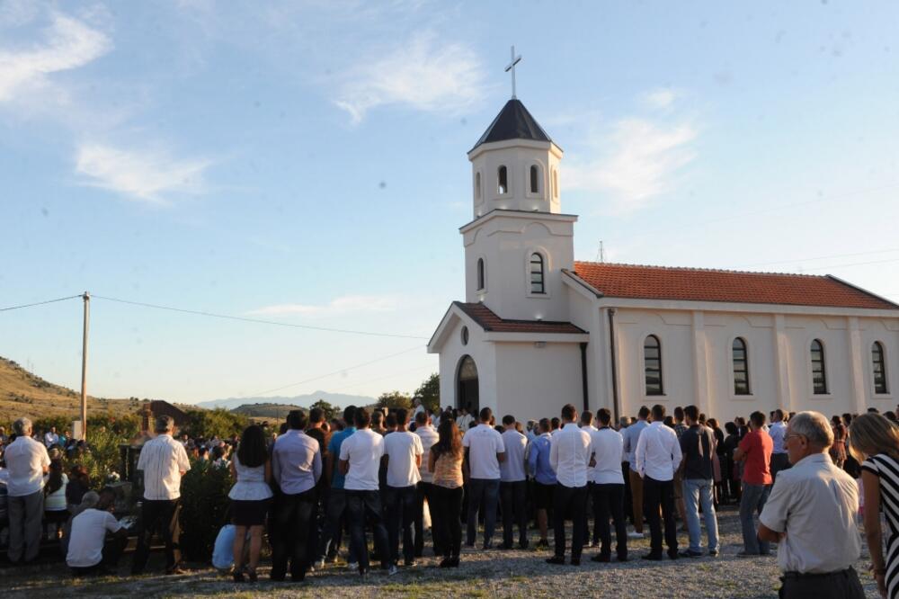 Dinoša, crkva, Foto: Savo Prelević
