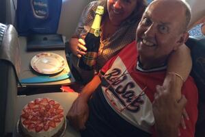 Proslava godišnjice  braka u avionu  Montenegro Airlinesa