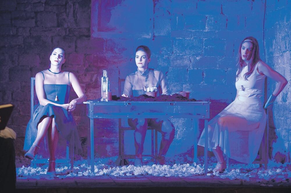 Tri sestre, Grad teatar, Foto: M. Ćetković