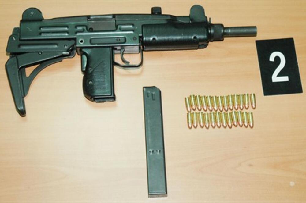 Uzi puška Cetinje zapljena, Foto: Uprava policije