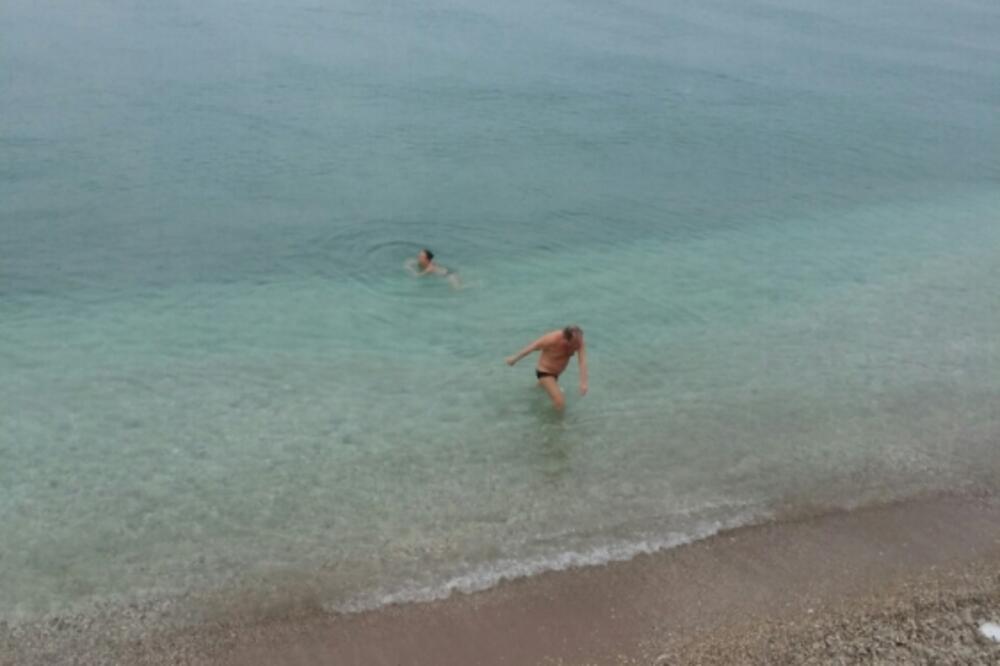 Budva kiša, kupanje, Foto: Čitalac reporter