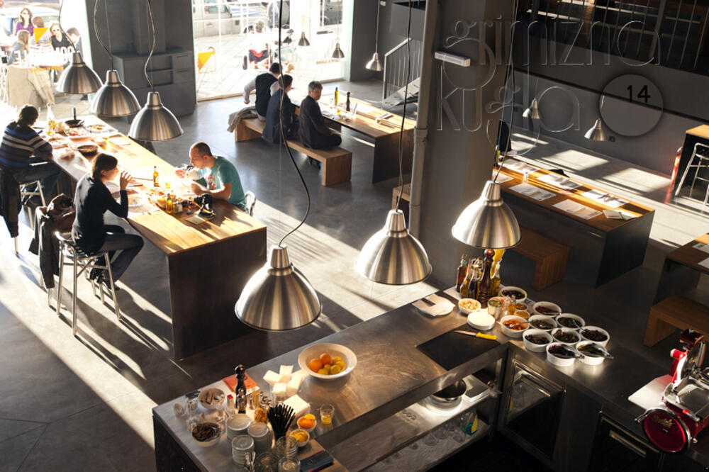 Comunale, Foto: Grimizna kugla