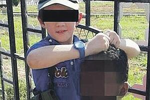 "Ponosni" otac dao sinu da drži otkinutu glavu, Keri zgrožen