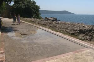 Herceg Novi: Fekalije na šetalištu i u moru