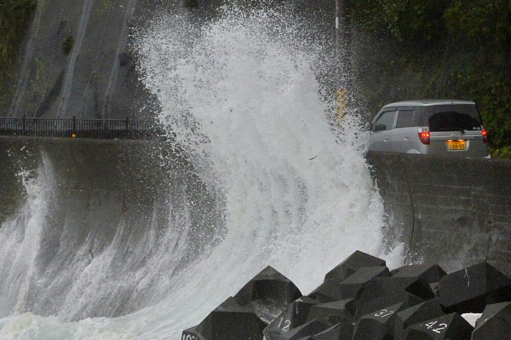 Japan, tajfun Halong, Foto: Beta/AP