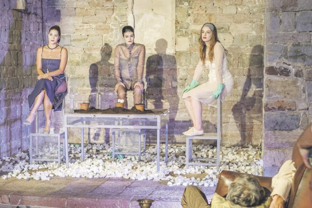 "Tri sestre" , Predstava, Foto: M. Ćetković