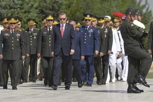 Uhapšeno 25 turskih policajaca: Prisluškivali Erdogana?