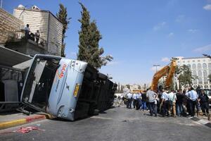 Jerusalim: Bager udario u autobus, nesreća ili teroristički napad?