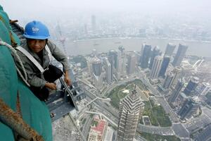 U Šangaju toranj stavljen na zgradu od 632 metra