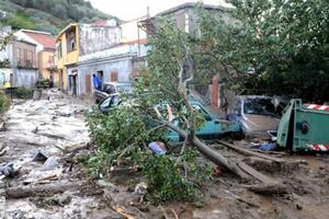 Italija: Poplavni talas ubio četvoro ljudi, nosio auta...