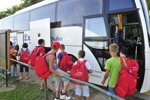 Jugopetrol poslao štićenike Doma u Bijeloj na Halkidiki