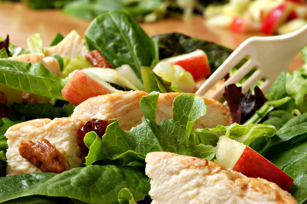Salata od spanaća i piletine, Foto: Shutterstock