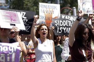 Preporuka vicepremijera Turske: Žene da se ne smiju glasno