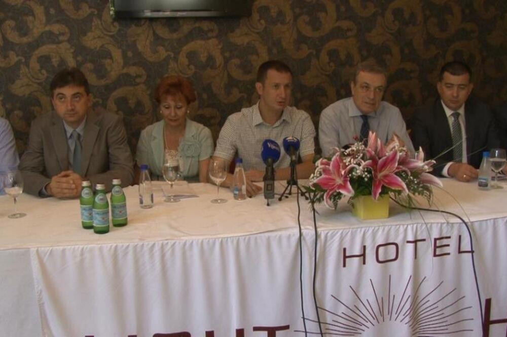 Herceg Novi. DPS, 4 odbornika SNP, Foto: Slavica Kosić