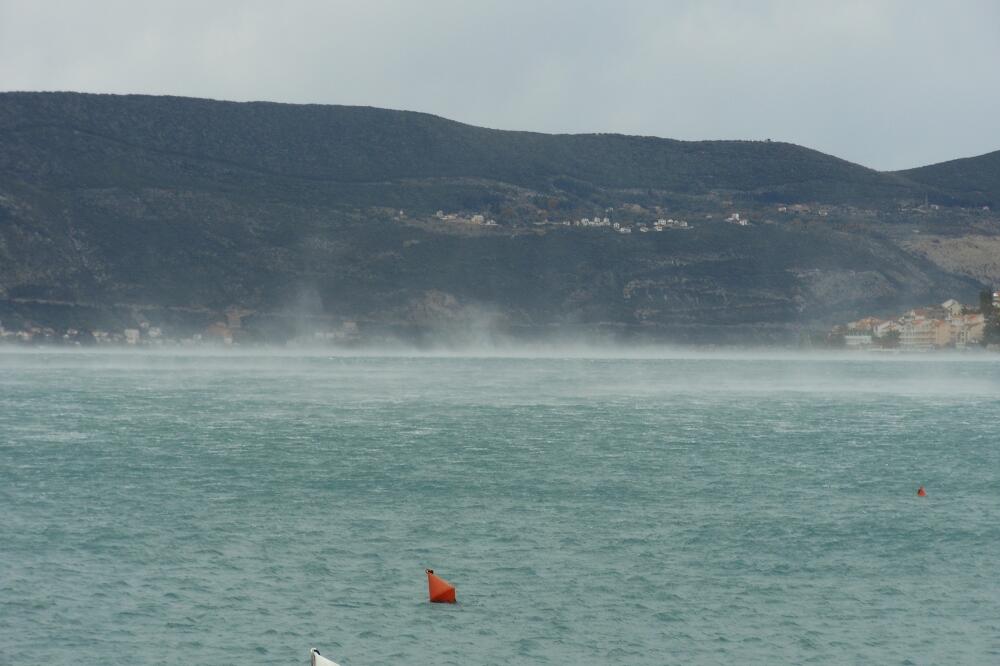 Herceg Novi nevrijeme, benzinska Meljine Ljiljana Nikezić, Foto: Čitalac reporter