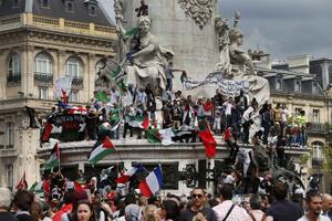 Pariz: Suzavac i kamenice na propalestinskim demonstracijama