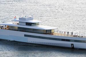 Jahta Stiva Džobsa napustila Crnu Goru