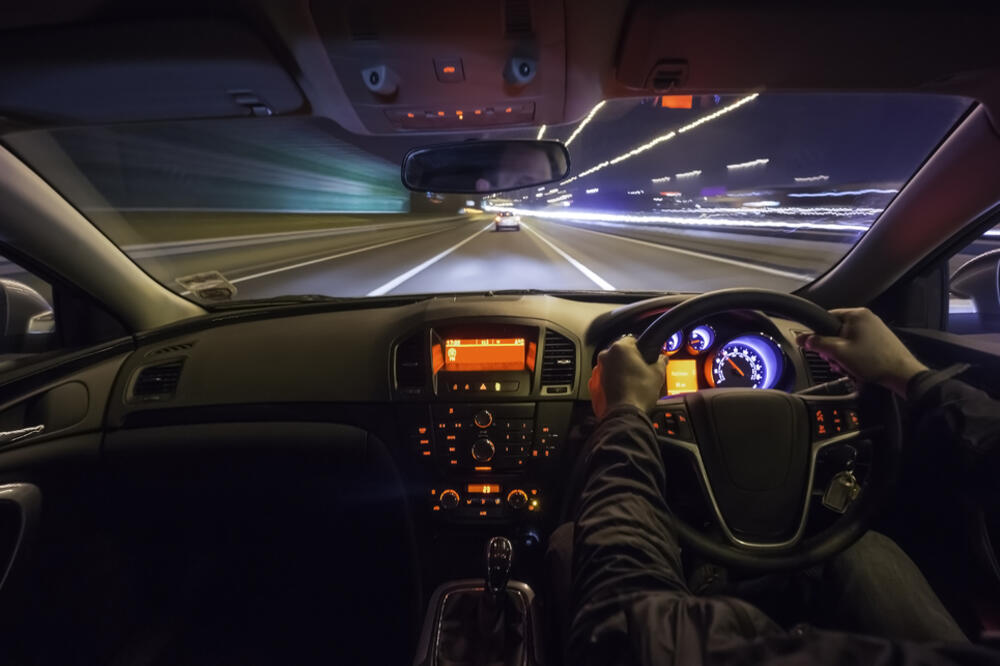 Auto potjera, Foto: Shutterstock