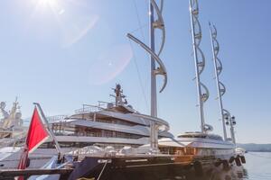 Superjahta uplovila u Tivat