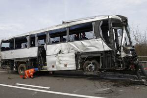 Autobus kod Kuršumlije sletio s puta, 32 povrijeđenih