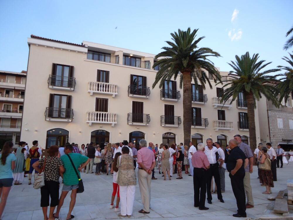 Otvaranje hotela Pine,