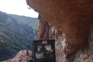 Inženjerska četa VCG probija put od Rijeke Piperske do sela Duga