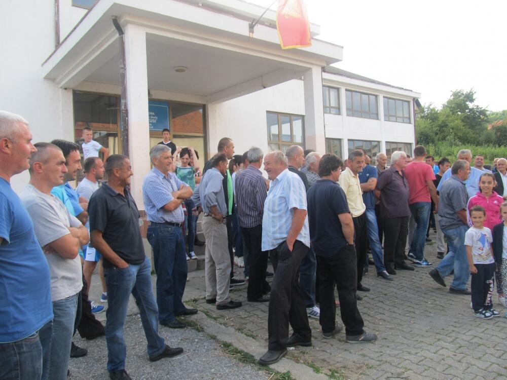 Nedakusi mještani protest džamija